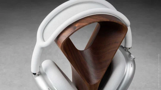 06-Headphone-Stand-yohann-walnut-detail-1-2000540xprogressive 06-Headphone-Stand-yohann-walnut-detail-1-2000540xprogressive