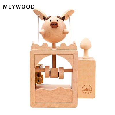 Дървена летяща свинска музикална кутия